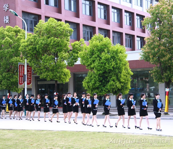 �����I�b�Č�Ӗ��ɫ���W����У�@һ���������L��