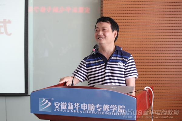 蝶戀品牌服飾CEO崔萬志在開班儀式上發言