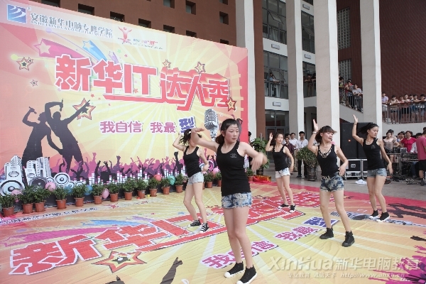 大學生power舞團動感十足的開場舞《Put Your Graffiti On Me》