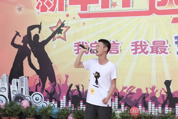 動感十足的英文歌曲演唱