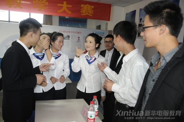 賽前,選手們在抽取比賽出場號碼