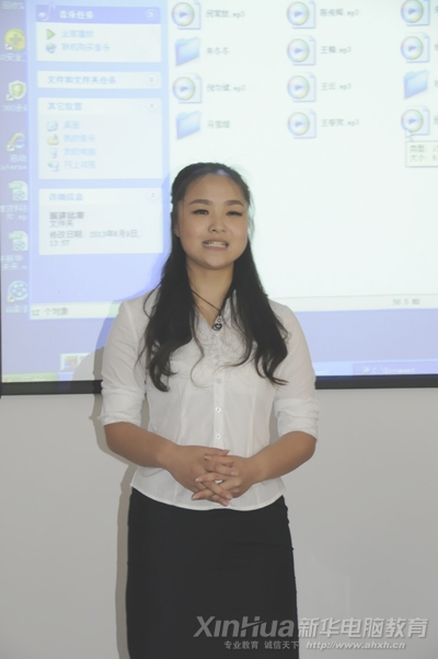 參賽選手正充滿深情地演講