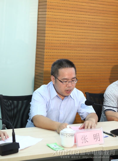 新華集團常務副總裁張明在開班儀式上發表精彩致辭