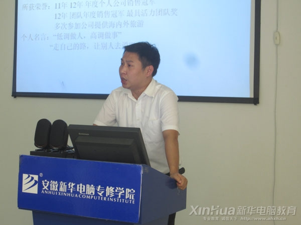 南京馳克科技有限公司朱經(jīng)理在專場(chǎng)招聘會(huì)上做企業(yè)介紹