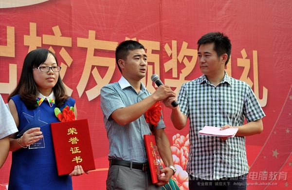 安徽新華創業之星代表汪林君接受電視臺采訪