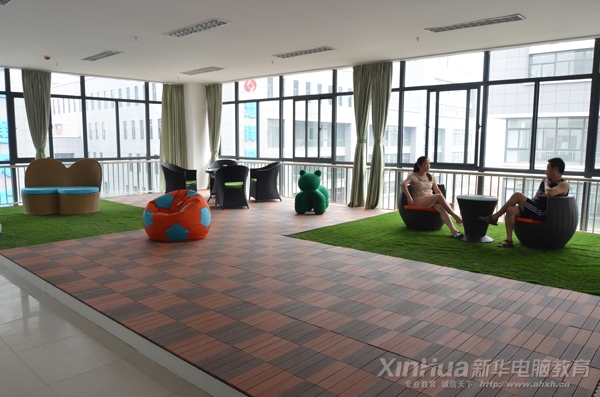 一拓集團員工休息區