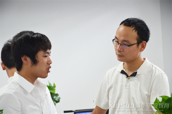 華夏君老師與學生黃吉平交流