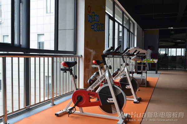 員工活動中心一角:瘋狂單車