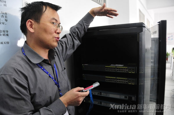 項(xiàng)目導(dǎo)師為大家介紹交換機(jī)的工作原理