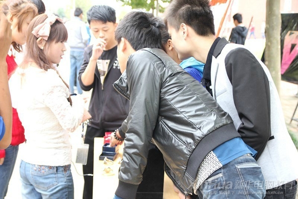 新華天貓校園派產品展銷會活動現場熱鬧非凡