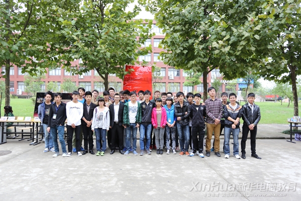 展銷會結束后,淘寶創業版班學生微笑留念