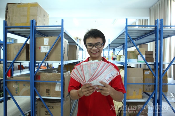 新華在校創業學子吳福來,網店月銷量過萬