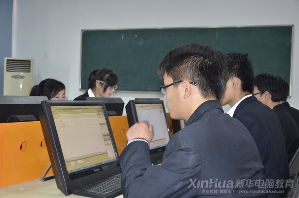 比賽接近尾聲,這位同學(xué)正在完成最后的頁(yè)面實(shí)現(xiàn)工作