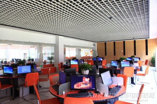 新華“大學生電子商務創業基地”理實一體化教室