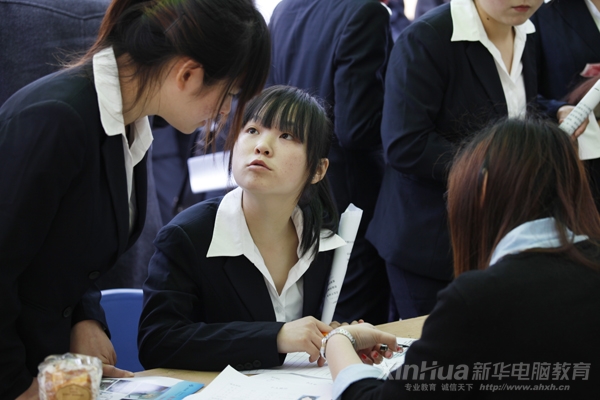 求職“萌妹子”現(xiàn)場(chǎng)找到好工作