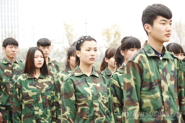 颯爽英姿展示軍人風采,青春靚麗譜寫美麗篇章