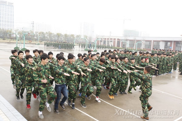 整齊的隊伍,燦爛的笑臉,讓美麗的新華校園充滿了生機與活力