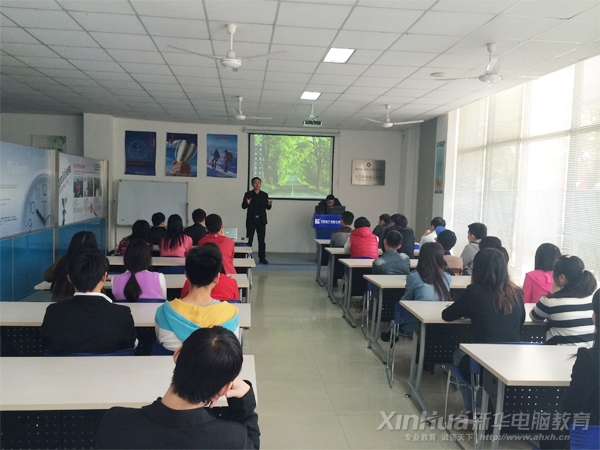 重慶自由美公司在安徽新華舉辦專場招聘會現場