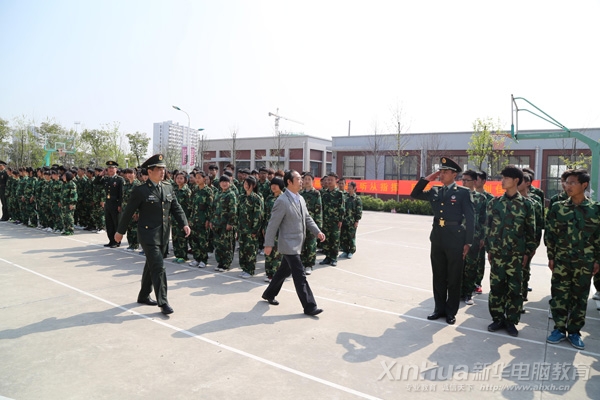 威武整齊閱兵式