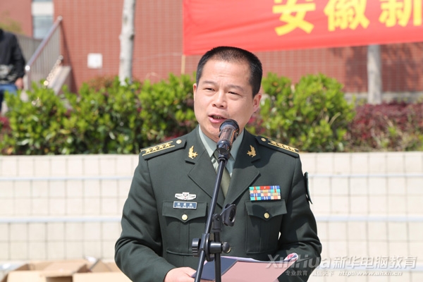 陸軍軍官學院政委陳國勝在會上發表講話