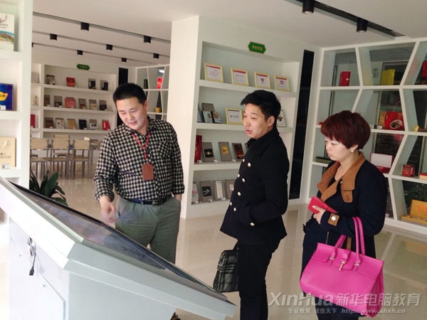 ԺI(lng)(do)ˇƳһչʾBW(xu)Ʒ