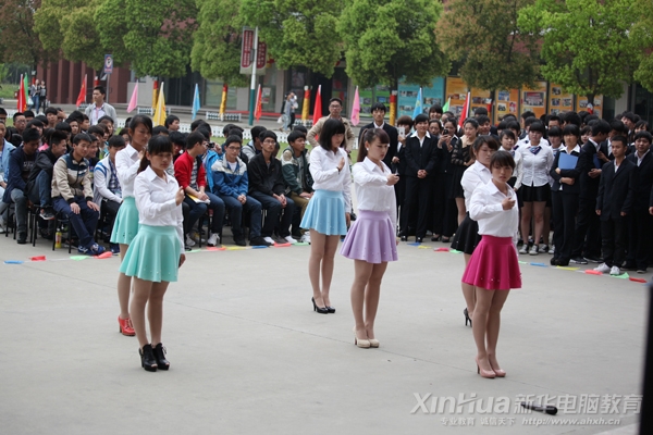 青春靚麗的色彩 更是對學(xué)子們黃金般人生的最好詮釋