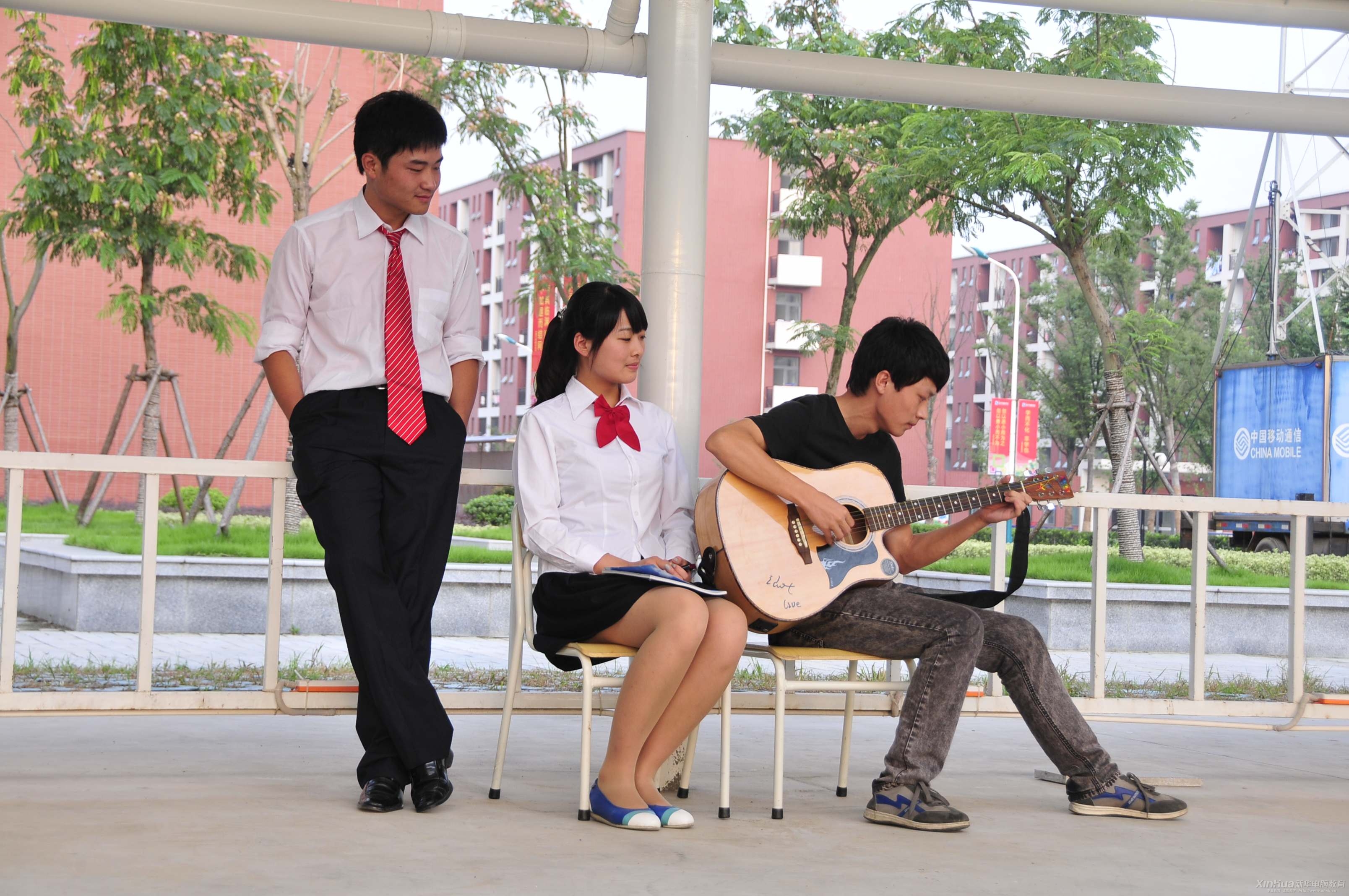 唱歌、彈吉他,豐富多彩的課余生活